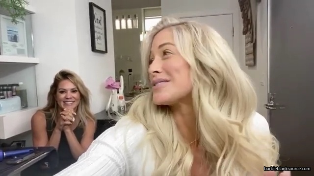 A_DAY_IN_THE_LIFE_OF_ME_28MINI_MAKEUP_TUTORIAL2C_WINE_INTERVIEW2C_DENTIST2C_HAIR_2C_AUTOGRAPH_SIGNING29_mp40722.jpg