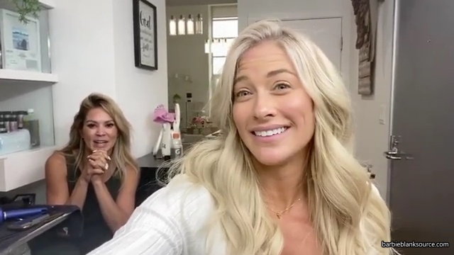A_DAY_IN_THE_LIFE_OF_ME_28MINI_MAKEUP_TUTORIAL2C_WINE_INTERVIEW2C_DENTIST2C_HAIR_2C_AUTOGRAPH_SIGNING29_mp40723.jpg