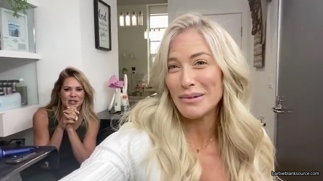 A_DAY_IN_THE_LIFE_OF_ME_28MINI_MAKEUP_TUTORIAL2C_WINE_INTERVIEW2C_DENTIST2C_HAIR_2C_AUTOGRAPH_SIGNING29_mp40724.jpg