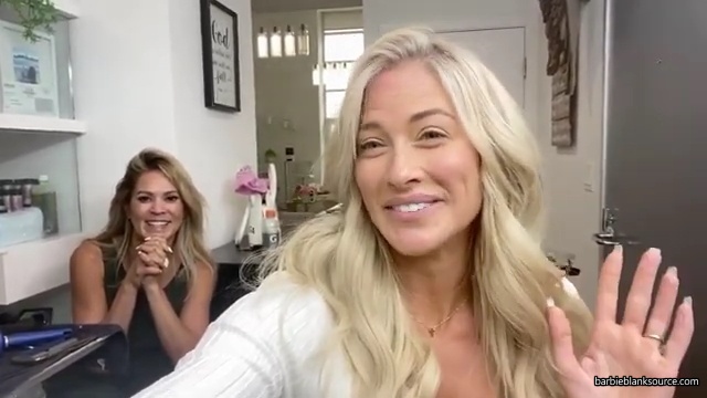 A_DAY_IN_THE_LIFE_OF_ME_28MINI_MAKEUP_TUTORIAL2C_WINE_INTERVIEW2C_DENTIST2C_HAIR_2C_AUTOGRAPH_SIGNING29_mp40725.jpg
