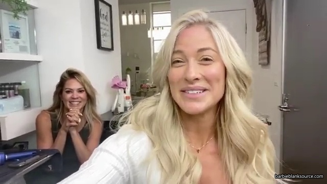A_DAY_IN_THE_LIFE_OF_ME_28MINI_MAKEUP_TUTORIAL2C_WINE_INTERVIEW2C_DENTIST2C_HAIR_2C_AUTOGRAPH_SIGNING29_mp40726.jpg