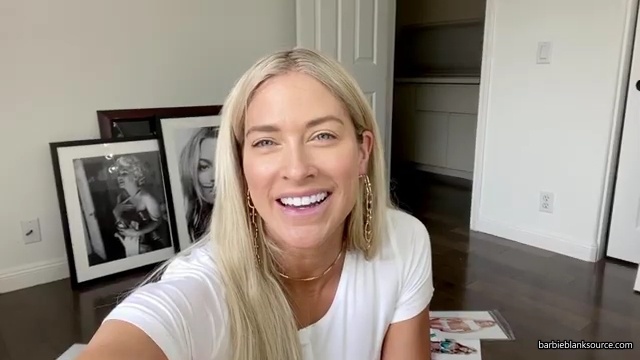 A_DAY_IN_THE_LIFE_OF_ME_28MINI_MAKEUP_TUTORIAL2C_WINE_INTERVIEW2C_DENTIST2C_HAIR_2C_AUTOGRAPH_SIGNING29_mp40802.jpg