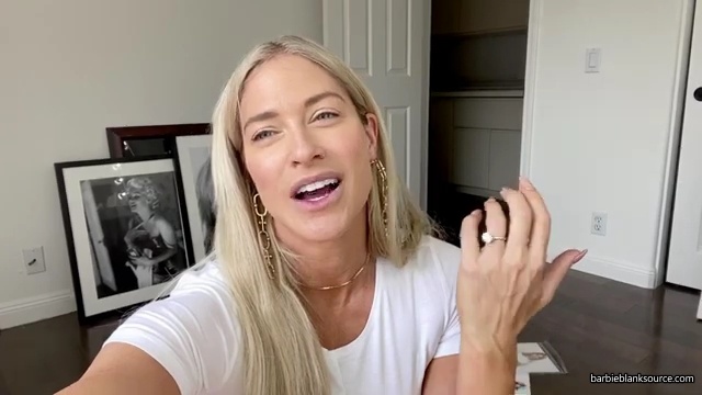 A_DAY_IN_THE_LIFE_OF_ME_28MINI_MAKEUP_TUTORIAL2C_WINE_INTERVIEW2C_DENTIST2C_HAIR_2C_AUTOGRAPH_SIGNING29_mp40809.jpg