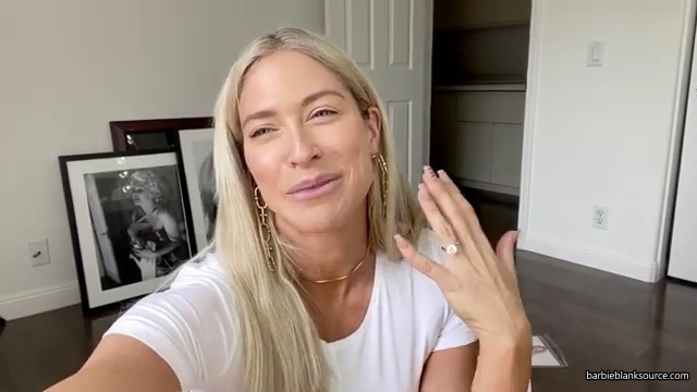 A_DAY_IN_THE_LIFE_OF_ME_28MINI_MAKEUP_TUTORIAL2C_WINE_INTERVIEW2C_DENTIST2C_HAIR_2C_AUTOGRAPH_SIGNING29_mp40811.jpg