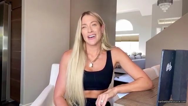 HERE_IT_IS_QUESTION_AND_ANSWER_VLOG_28lots_of_answers_to_questions_I_havent_talked_about_before29_mp40737.jpg