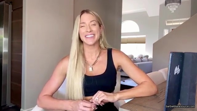 HERE_IT_IS_QUESTION_AND_ANSWER_VLOG_28lots_of_answers_to_questions_I_havent_talked_about_before29_mp40839.jpg