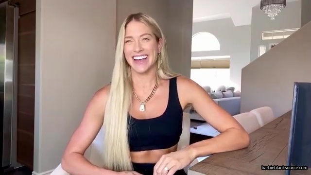 HERE_IT_IS_QUESTION_AND_ANSWER_VLOG_28lots_of_answers_to_questions_I_havent_talked_about_before29_mp41015.jpg
