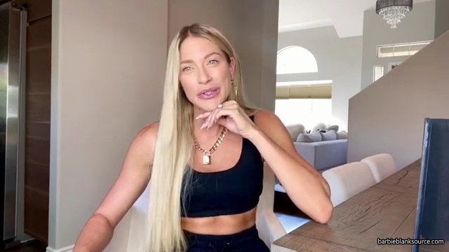 HERE_IT_IS_QUESTION_AND_ANSWER_VLOG_28lots_of_answers_to_questions_I_havent_talked_about_before29_mp41065.jpg