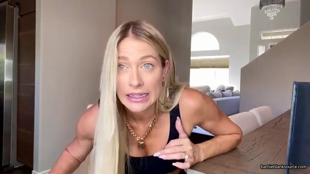 HERE_IT_IS_QUESTION_AND_ANSWER_VLOG_28lots_of_answers_to_questions_I_havent_talked_about_before29_mp41092.jpg