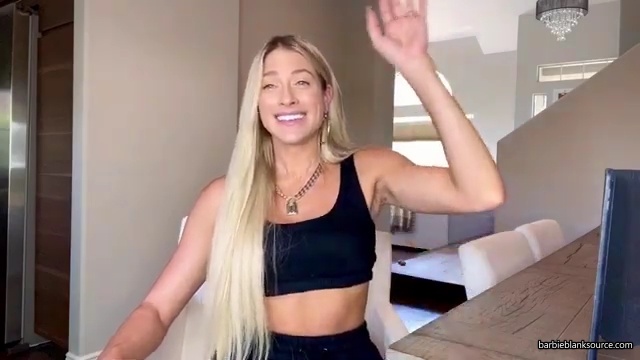 HERE_IT_IS_QUESTION_AND_ANSWER_VLOG_28lots_of_answers_to_questions_I_havent_talked_about_before29_mp41094.jpg