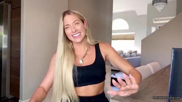 HERE_IT_IS_QUESTION_AND_ANSWER_VLOG_28lots_of_answers_to_questions_I_havent_talked_about_before29_mp41097.jpg