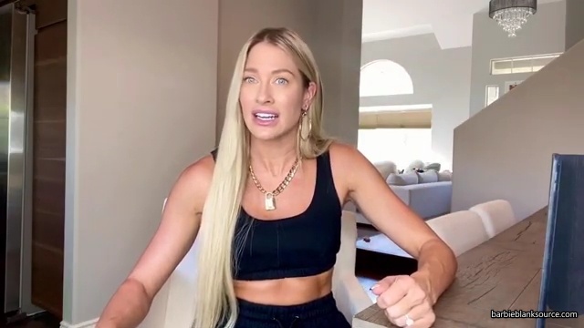 HERE_IT_IS_QUESTION_AND_ANSWER_VLOG_28lots_of_answers_to_questions_I_havent_talked_about_before29_mp41108.jpg