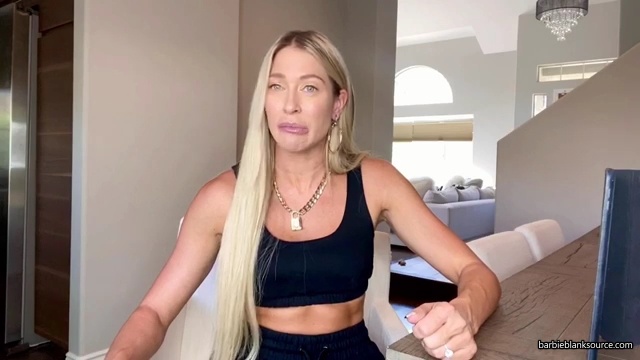 HERE_IT_IS_QUESTION_AND_ANSWER_VLOG_28lots_of_answers_to_questions_I_havent_talked_about_before29_mp41109.jpg