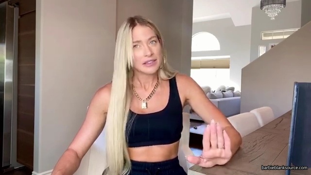 HERE_IT_IS_QUESTION_AND_ANSWER_VLOG_28lots_of_answers_to_questions_I_havent_talked_about_before29_mp41111.jpg