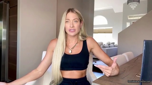 HERE_IT_IS_QUESTION_AND_ANSWER_VLOG_28lots_of_answers_to_questions_I_havent_talked_about_before29_mp41212.jpg
