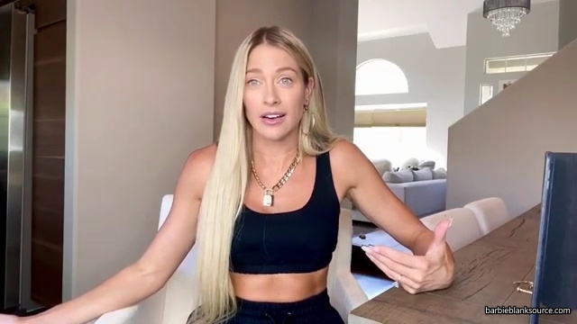 HERE_IT_IS_QUESTION_AND_ANSWER_VLOG_28lots_of_answers_to_questions_I_havent_talked_about_before29_mp41213.jpg