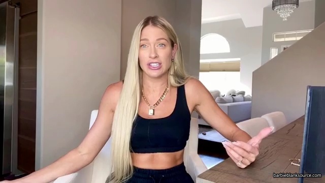 HERE_IT_IS_QUESTION_AND_ANSWER_VLOG_28lots_of_answers_to_questions_I_havent_talked_about_before29_mp41215.jpg