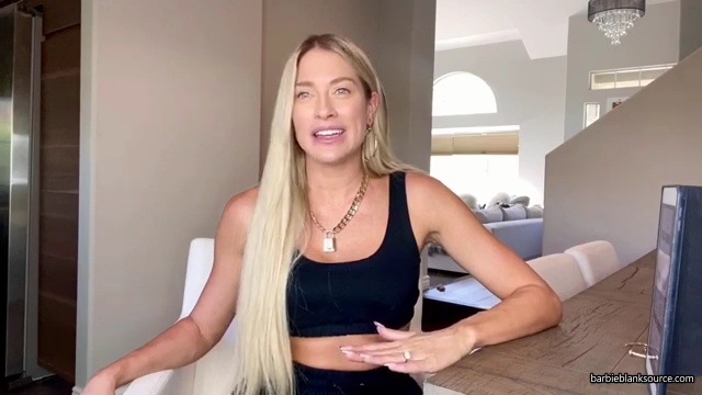 HERE_IT_IS_QUESTION_AND_ANSWER_VLOG_28lots_of_answers_to_questions_I_havent_talked_about_before29_mp41398.jpg