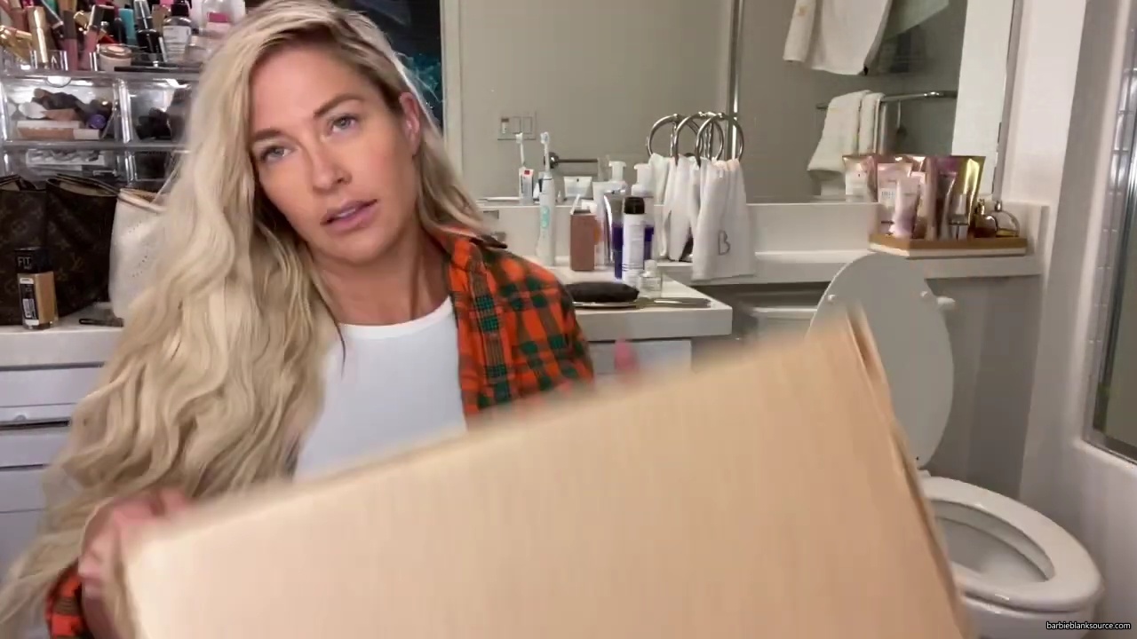 WE_ARE_MOVING_INTO_OUR_NEW_HOUSE212121_mp40161.jpg