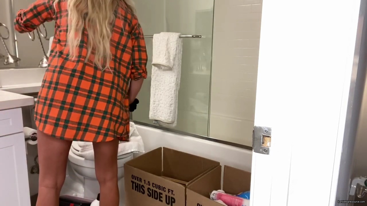 WE_ARE_MOVING_INTO_OUR_NEW_HOUSE212121_mp40657.jpg