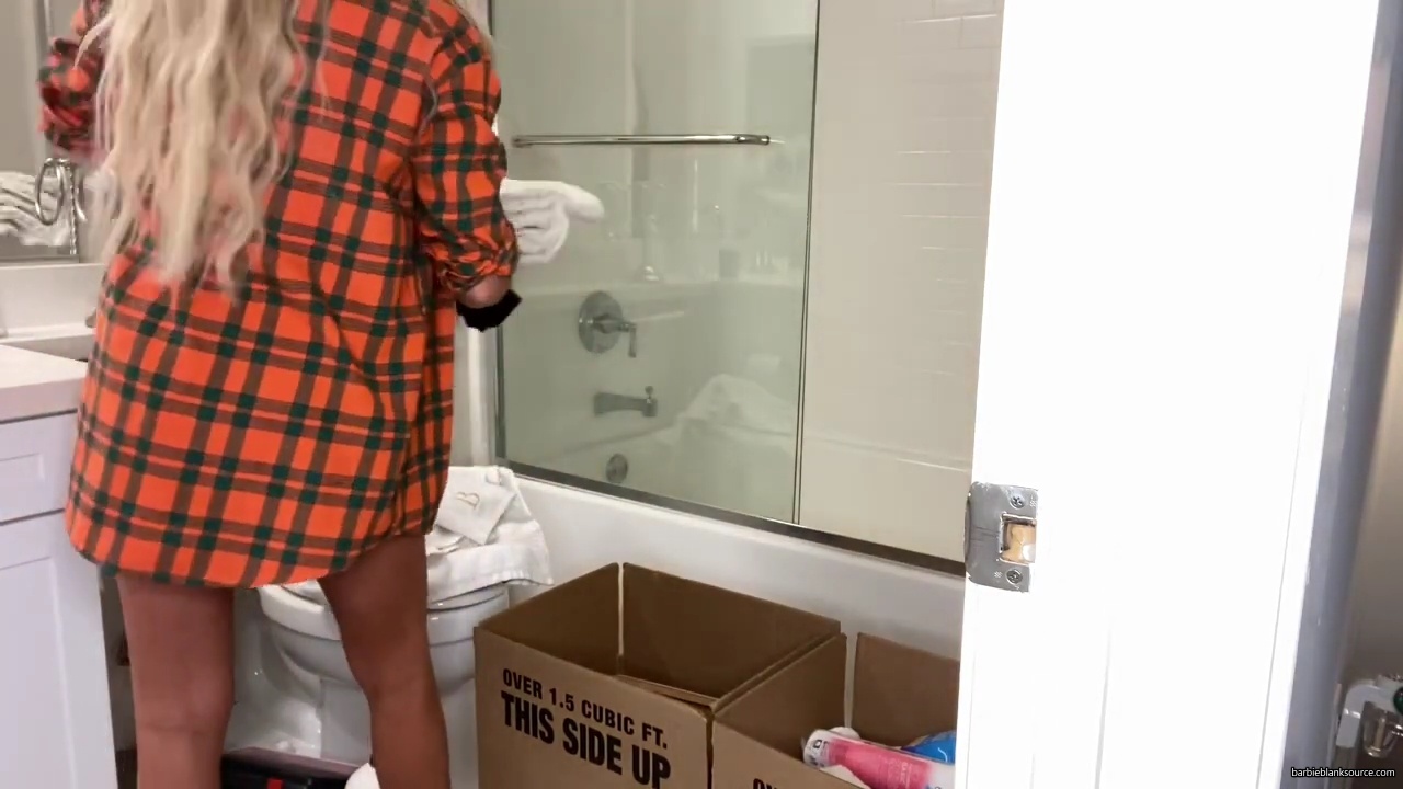 WE_ARE_MOVING_INTO_OUR_NEW_HOUSE212121_mp40661.jpg