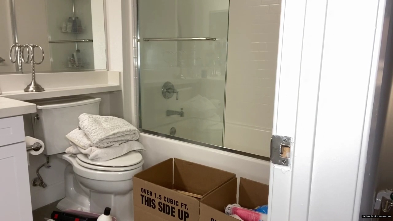 WE_ARE_MOVING_INTO_OUR_NEW_HOUSE212121_mp40683.jpg