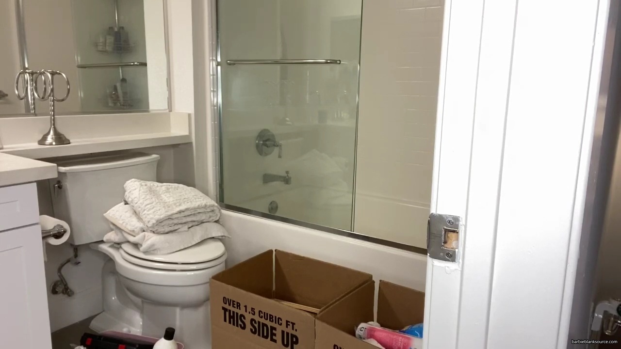 WE_ARE_MOVING_INTO_OUR_NEW_HOUSE212121_mp40689.jpg