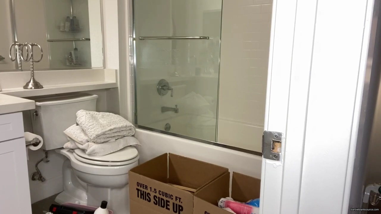 WE_ARE_MOVING_INTO_OUR_NEW_HOUSE212121_mp40696.jpg