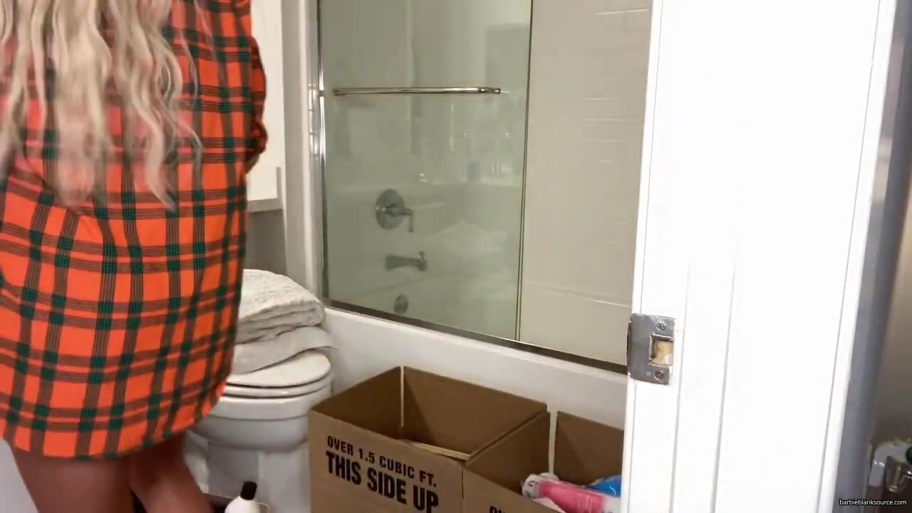 WE_ARE_MOVING_INTO_OUR_NEW_HOUSE212121_mp40700.jpg
