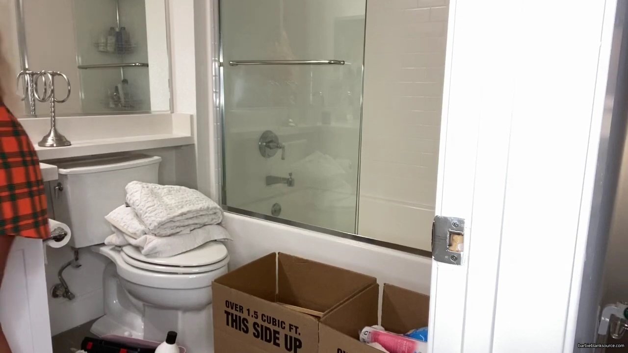 WE_ARE_MOVING_INTO_OUR_NEW_HOUSE212121_mp40704.jpg