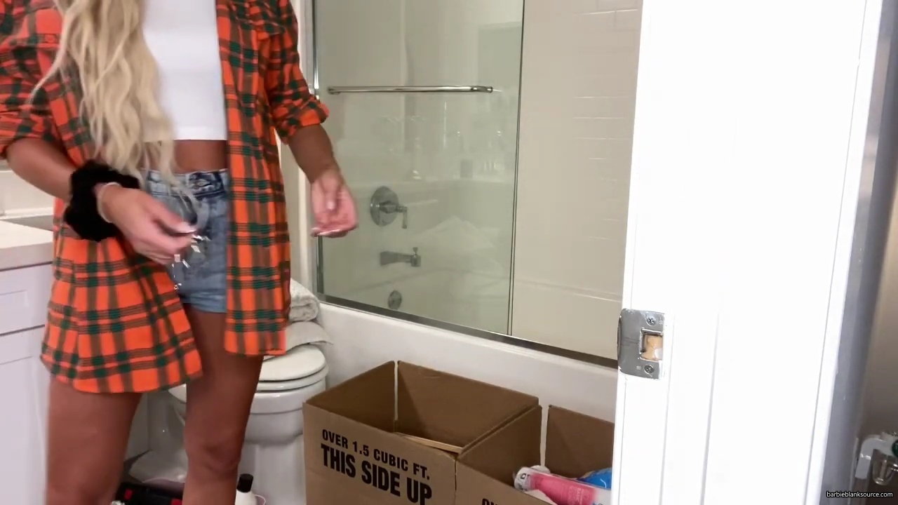 WE_ARE_MOVING_INTO_OUR_NEW_HOUSE212121_mp40705.jpg