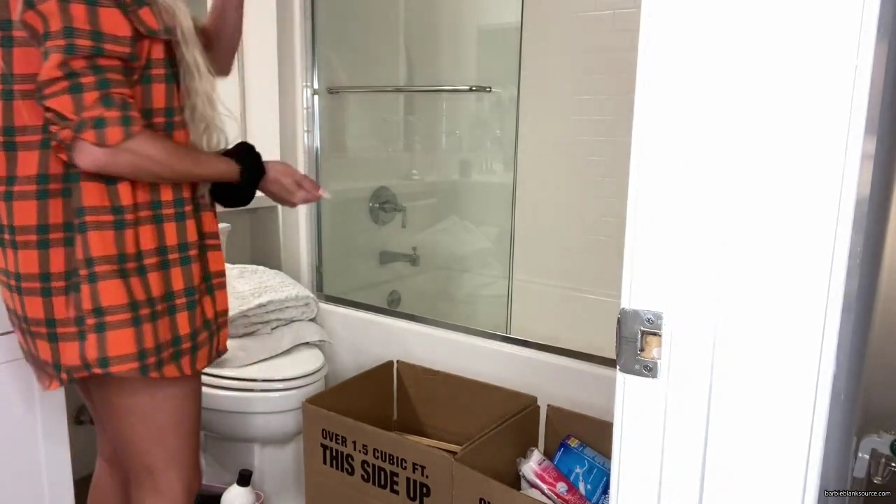 WE_ARE_MOVING_INTO_OUR_NEW_HOUSE212121_mp40742.jpg