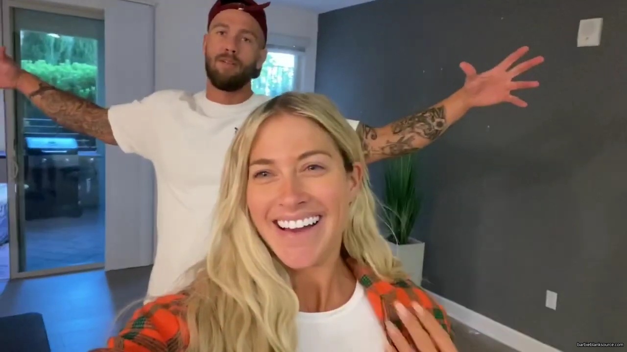 WE_ARE_MOVING_INTO_OUR_NEW_HOUSE212121_mp41117.jpg