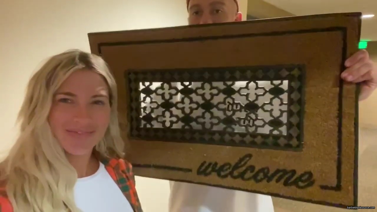 WE_ARE_MOVING_INTO_OUR_NEW_HOUSE212121_mp41139.jpg