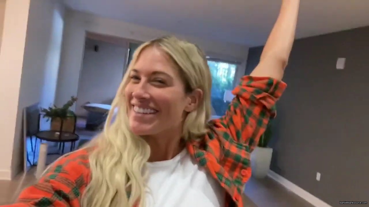 WE_ARE_MOVING_INTO_OUR_NEW_HOUSE212121_mp41153.jpg