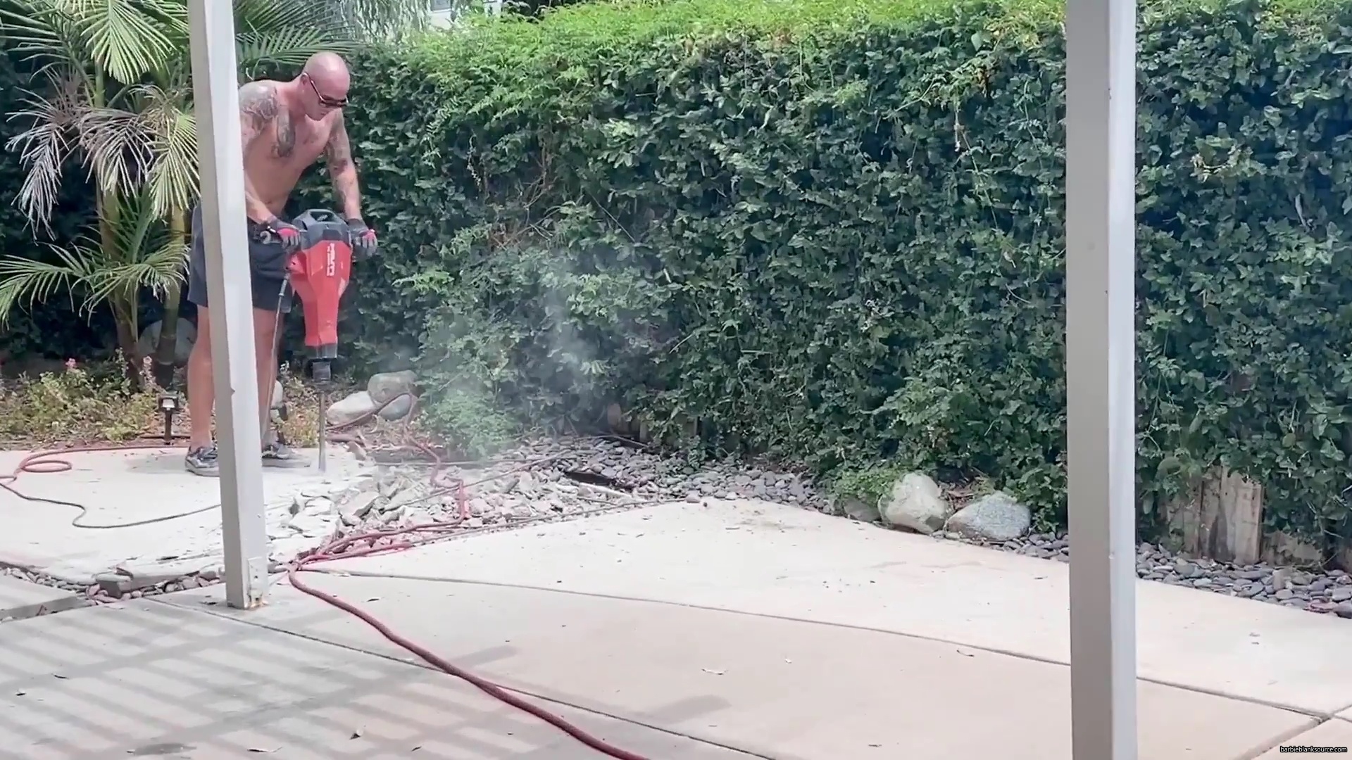 WHO_KNEW_DIYing_COULD_BE_SO_MUCH_FUN__21__mp40113.jpg WHO_KNEW_DIYing_COULD_BE_SO_MUCH_FUN__21__mp40113.jpg