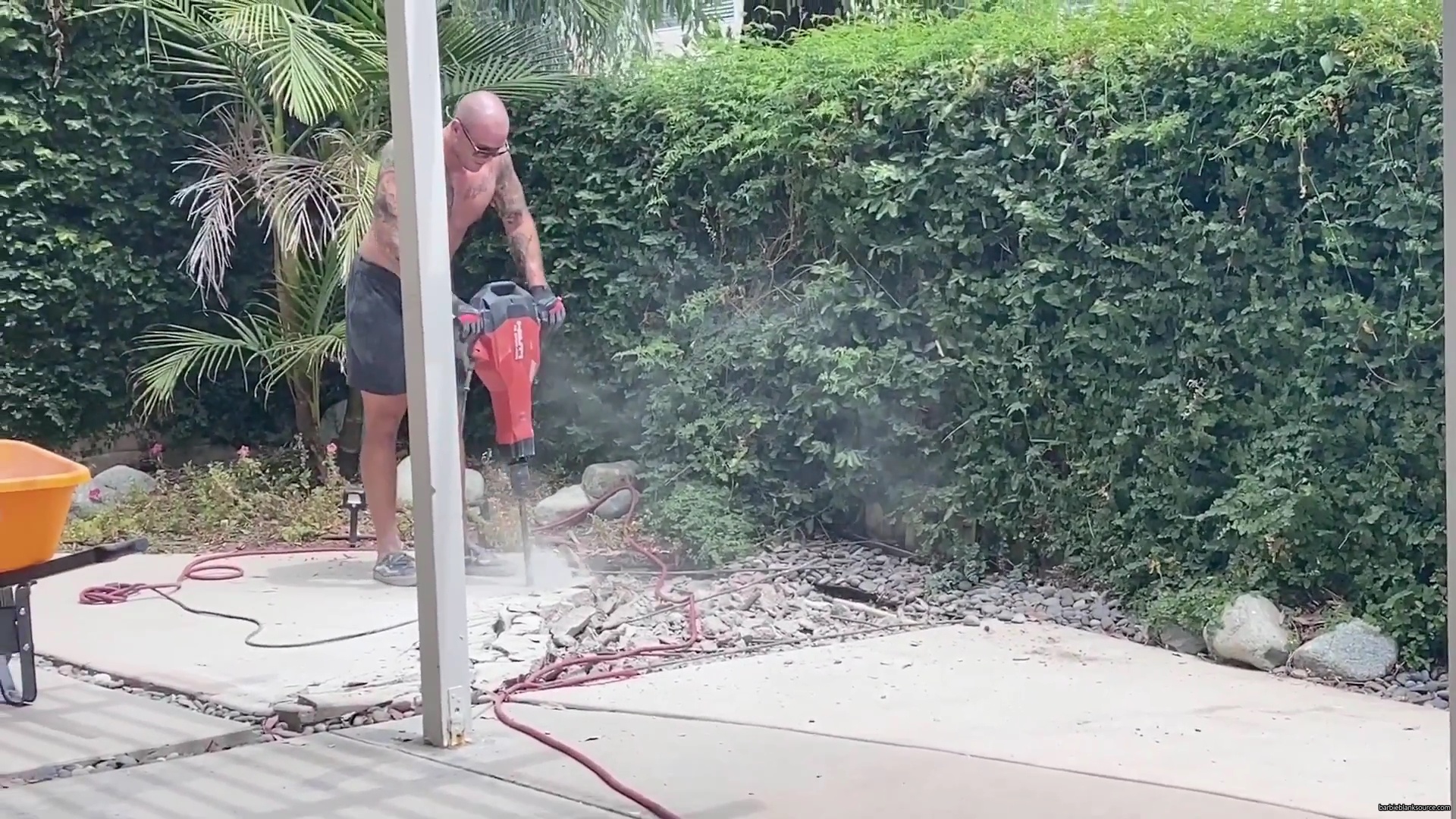 WHO_KNEW_DIYing_COULD_BE_SO_MUCH_FUN__21__mp40115.jpg WHO_KNEW_DIYing_COULD_BE_SO_MUCH_FUN__21__mp40115.jpg