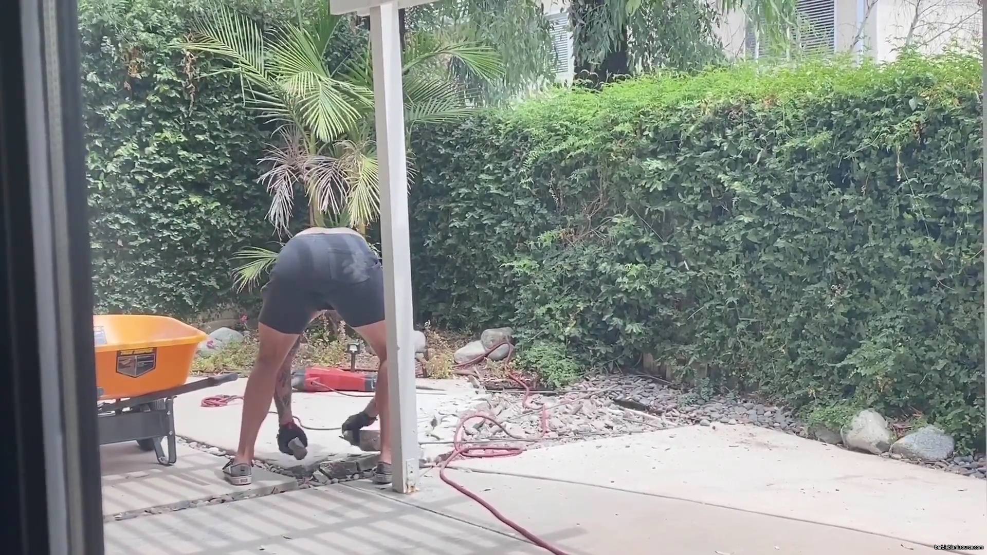 WHO_KNEW_DIYing_COULD_BE_SO_MUCH_FUN__21__mp40140.jpg WHO_KNEW_DIYing_COULD_BE_SO_MUCH_FUN__21__mp40140.jpg