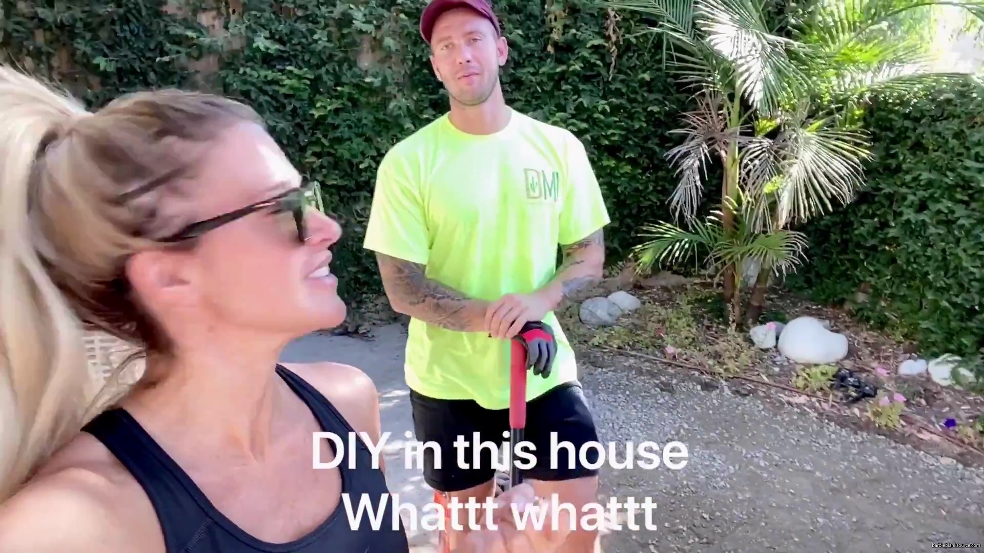 WHO_KNEW_DIYing_COULD_BE_SO_MUCH_FUN__21__mp40275.jpg WHO_KNEW_DIYing_COULD_BE_SO_MUCH_FUN__21__mp40275.jpg