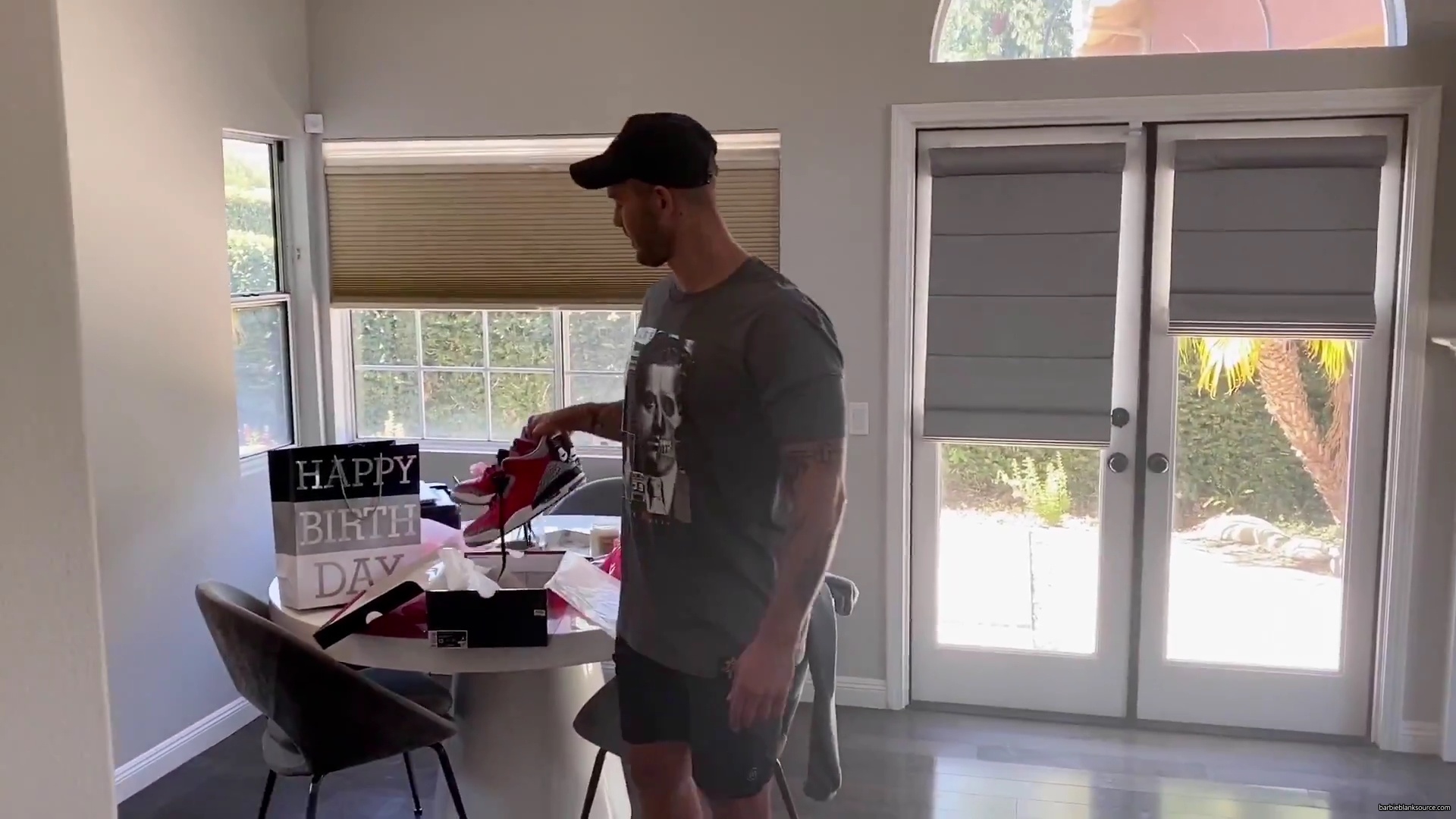 WHO_KNEW_DIYing_COULD_BE_SO_MUCH_FUN__21__mp40402.jpg WHO_KNEW_DIYing_COULD_BE_SO_MUCH_FUN__21__mp40402.jpg