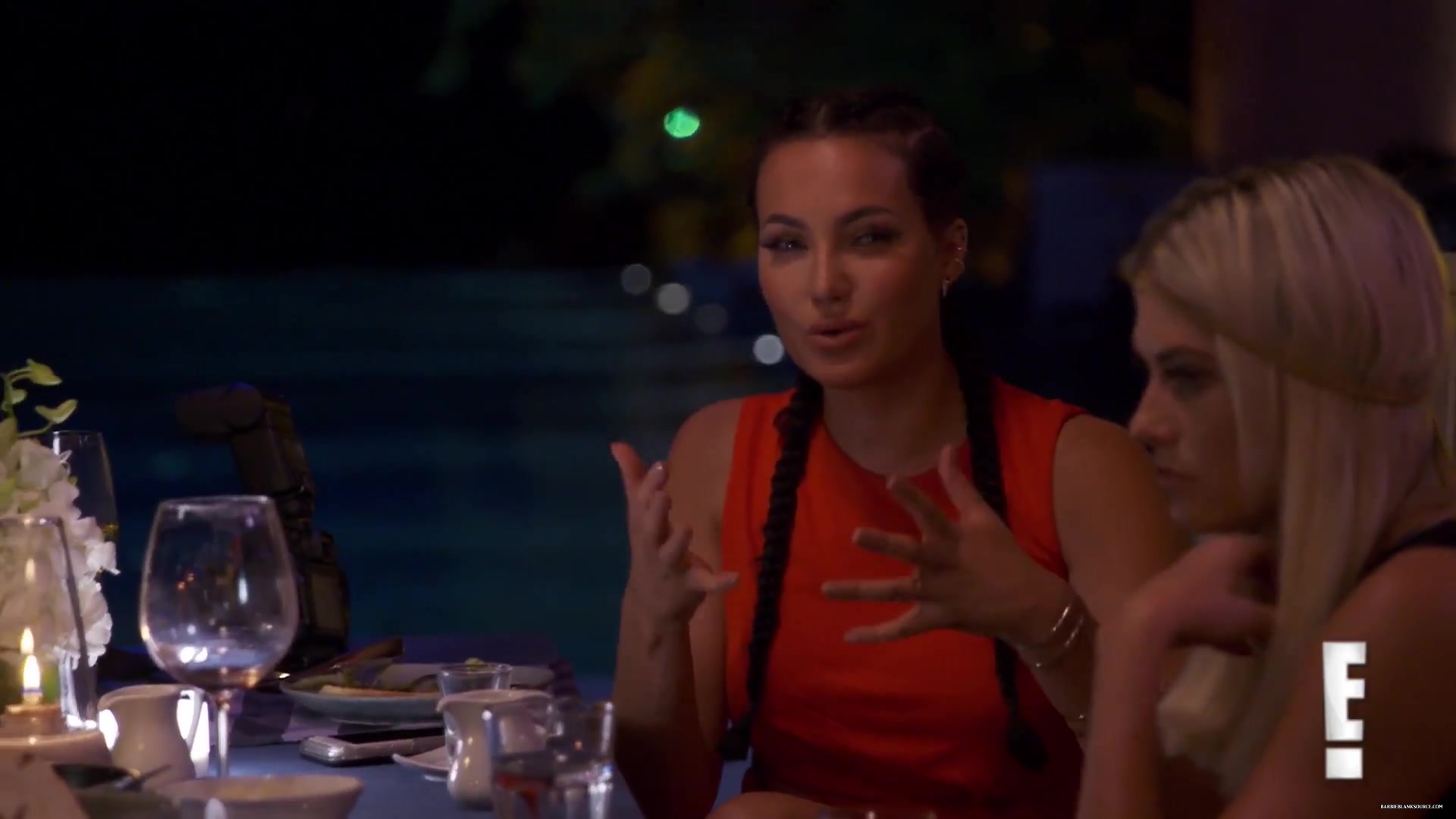WAGS___Sasha_and_Tia_Fight_at_the_Dinner_Table___E21_209.jpg