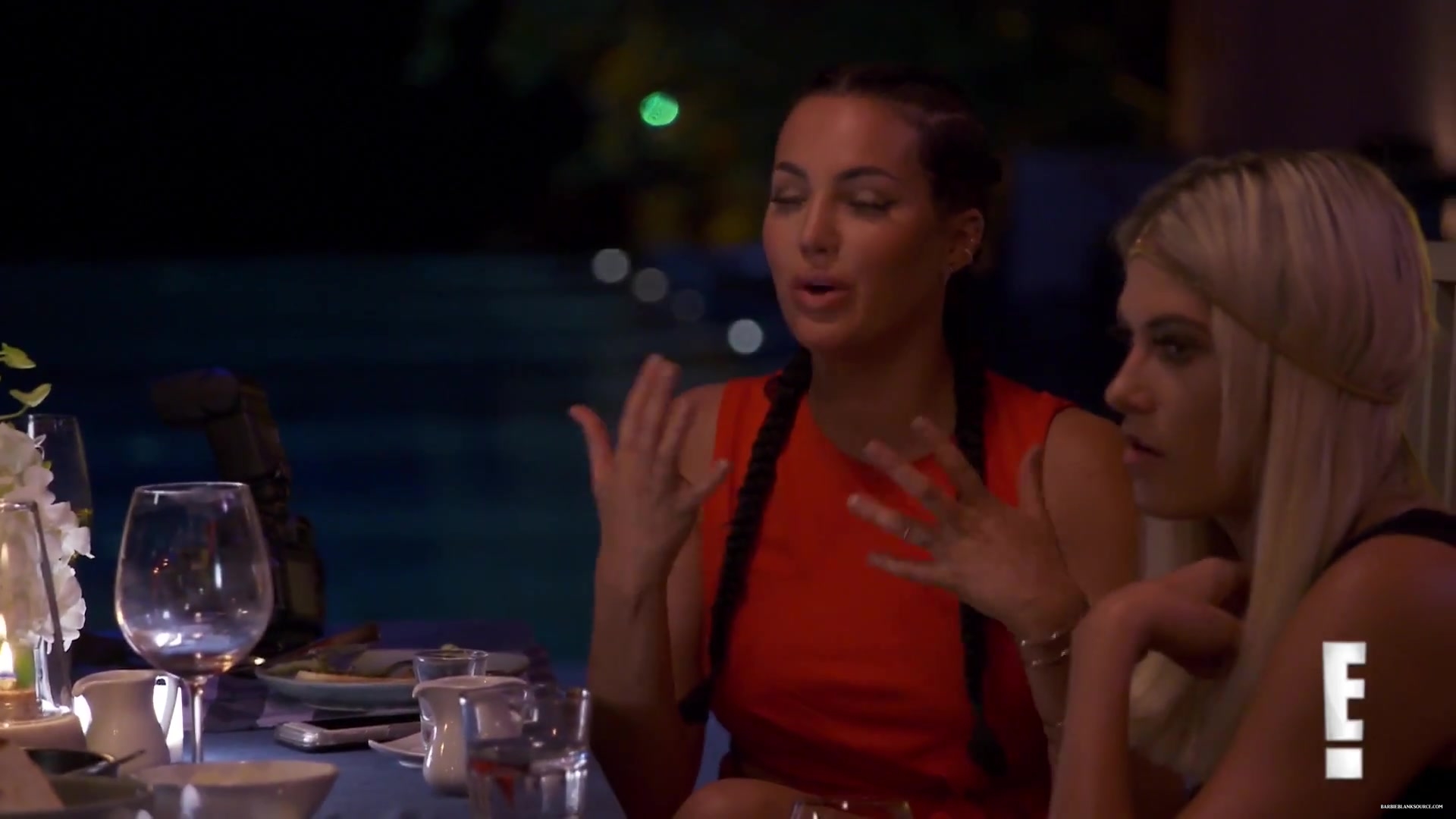 WAGS___Sasha_and_Tia_Fight_at_the_Dinner_Table___E21_212.jpg