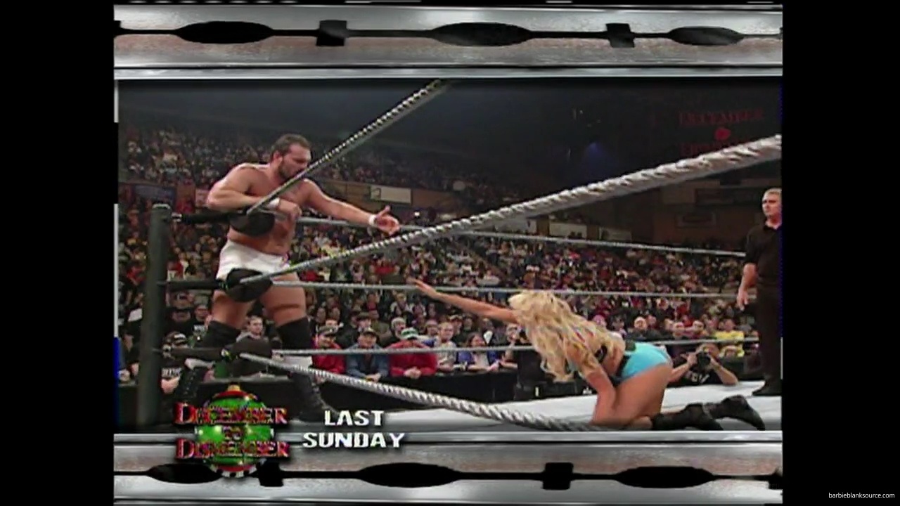 WWE_ECW_12_05_06_Ariel_vs_Kelly_mp40046.jpg