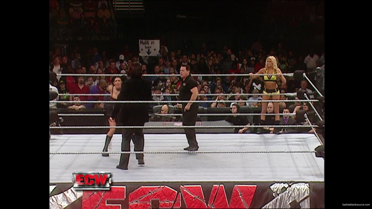WWE_ECW_12_05_06_Ariel_vs_Kelly_mp40178.jpg