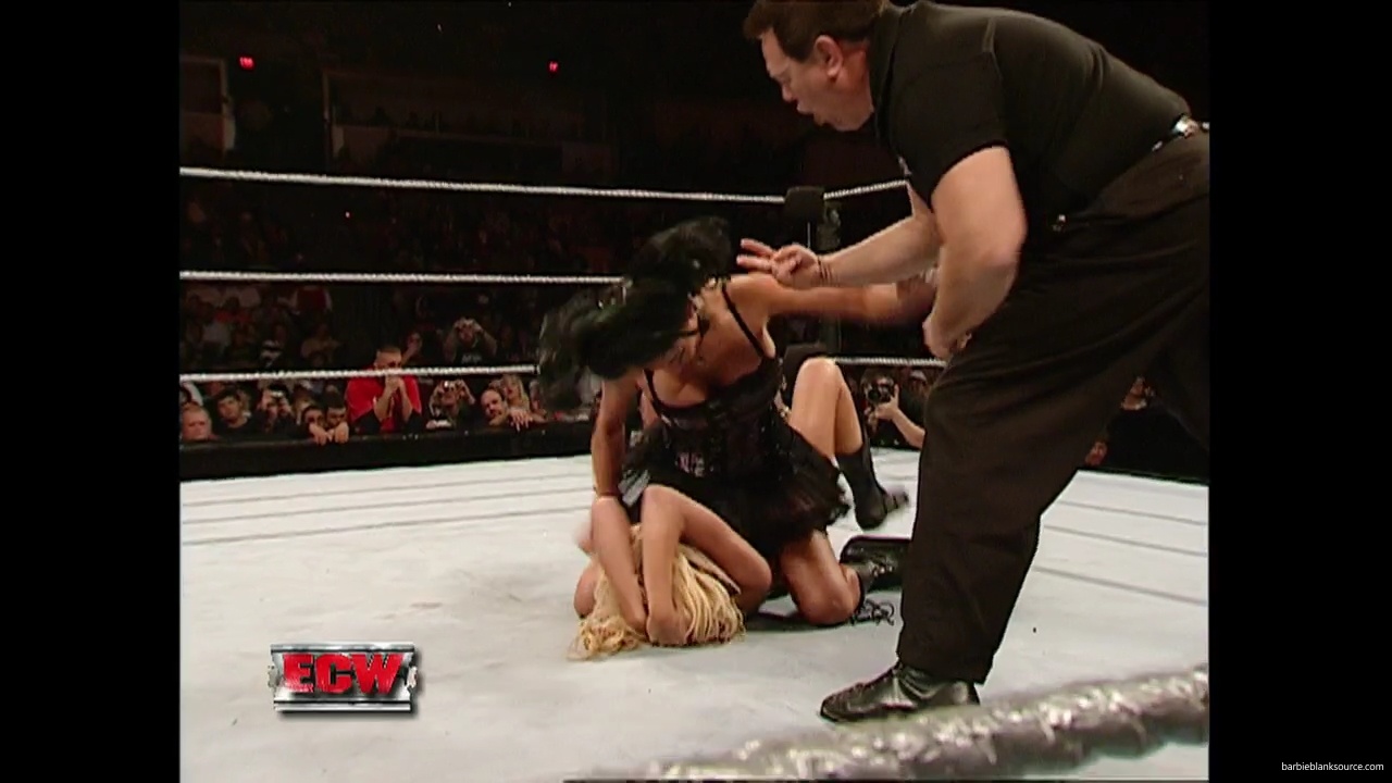 WWE_ECW_12_05_06_Ariel_vs_Kelly_mp40230.jpg