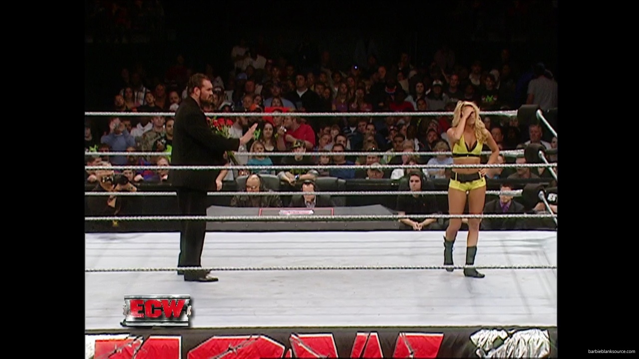 WWE_ECW_12_05_06_Ariel_vs_Kelly_mp40291.jpg