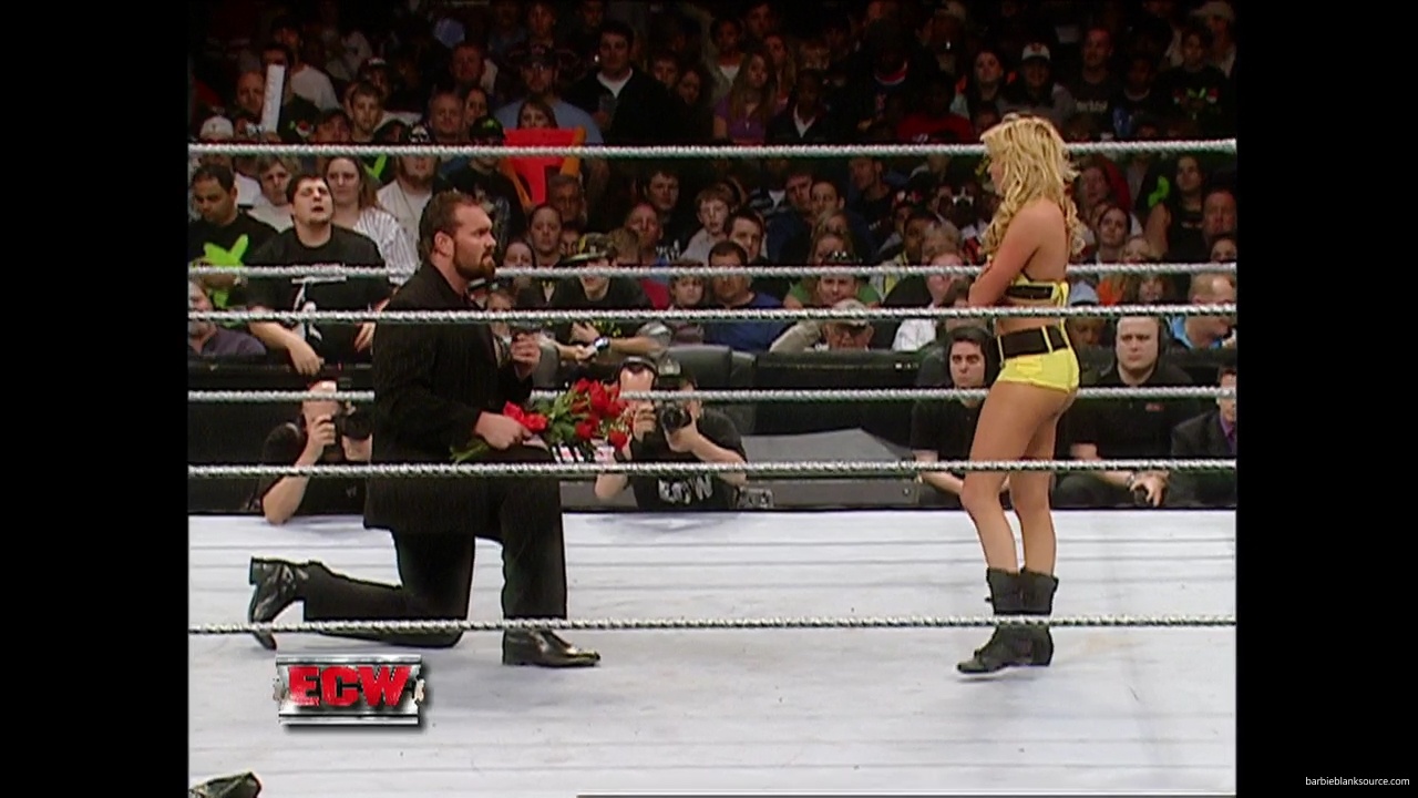 WWE_ECW_12_05_06_Ariel_vs_Kelly_mp40302.jpg