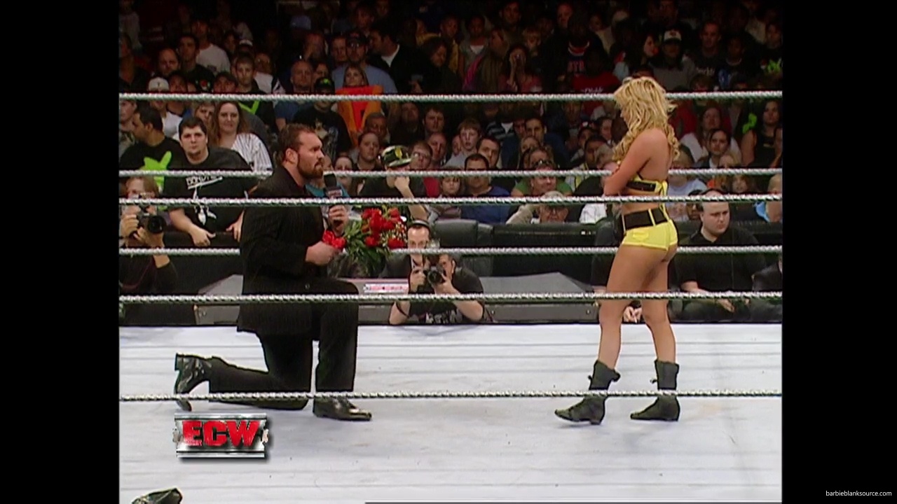 WWE_ECW_12_05_06_Ariel_vs_Kelly_mp40314.jpg