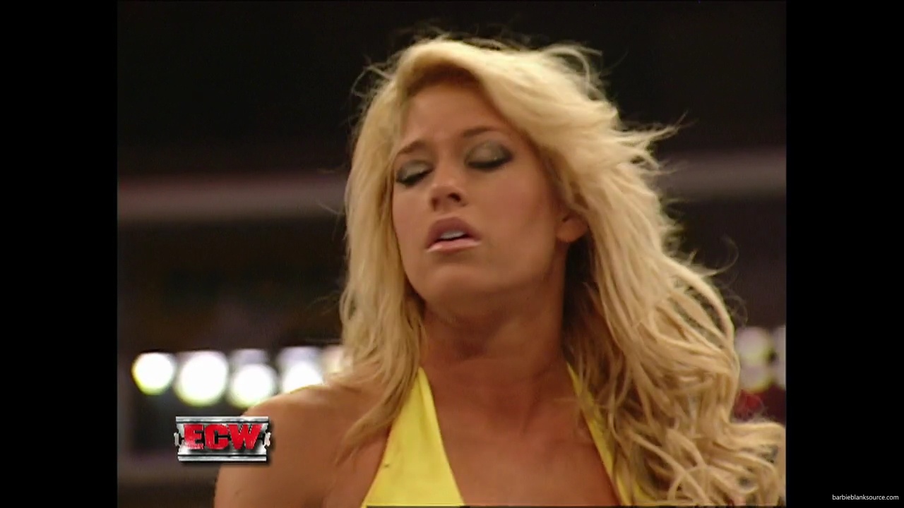 WWE_ECW_12_05_06_Ariel_vs_Kelly_mp40323.jpg