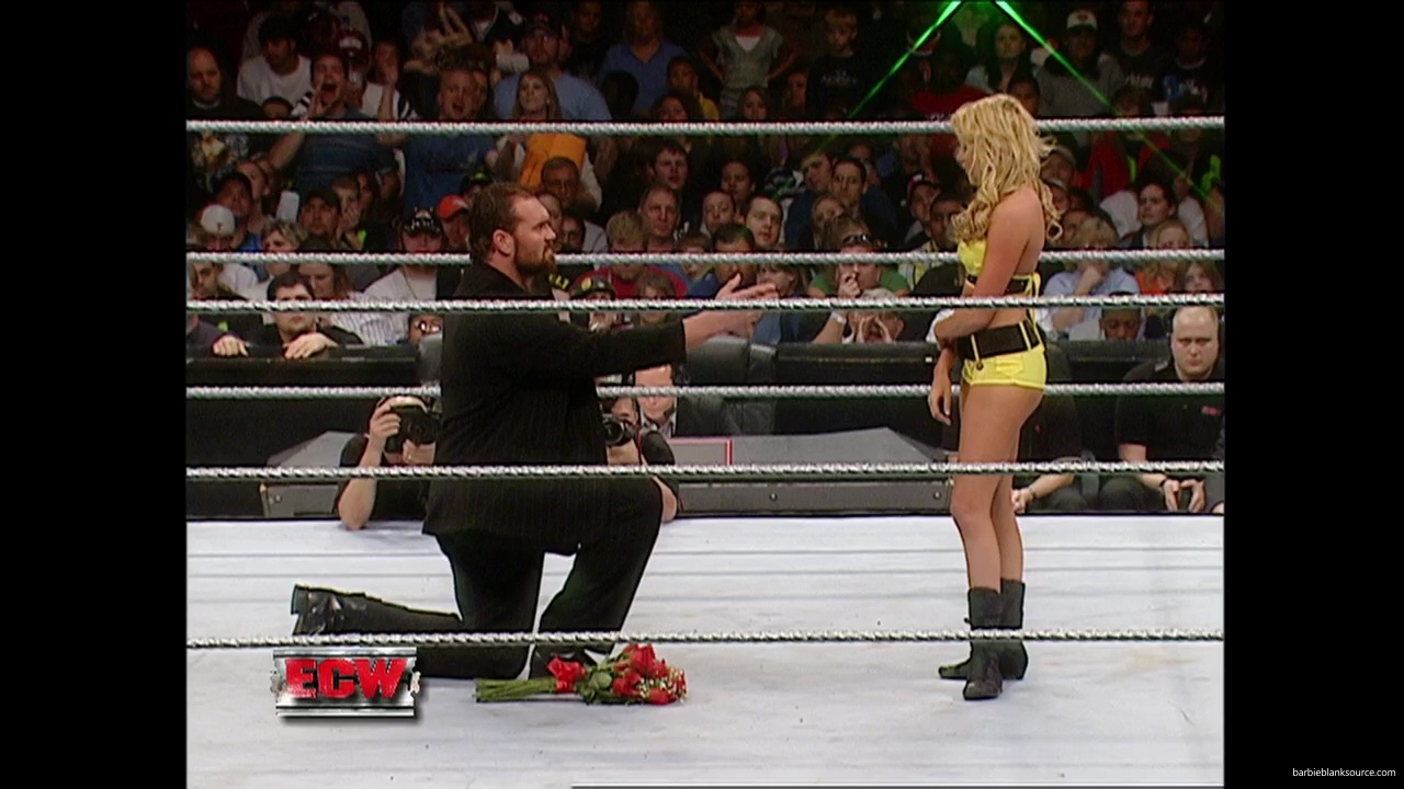 WWE_ECW_12_05_06_Ariel_vs_Kelly_mp40371.jpg